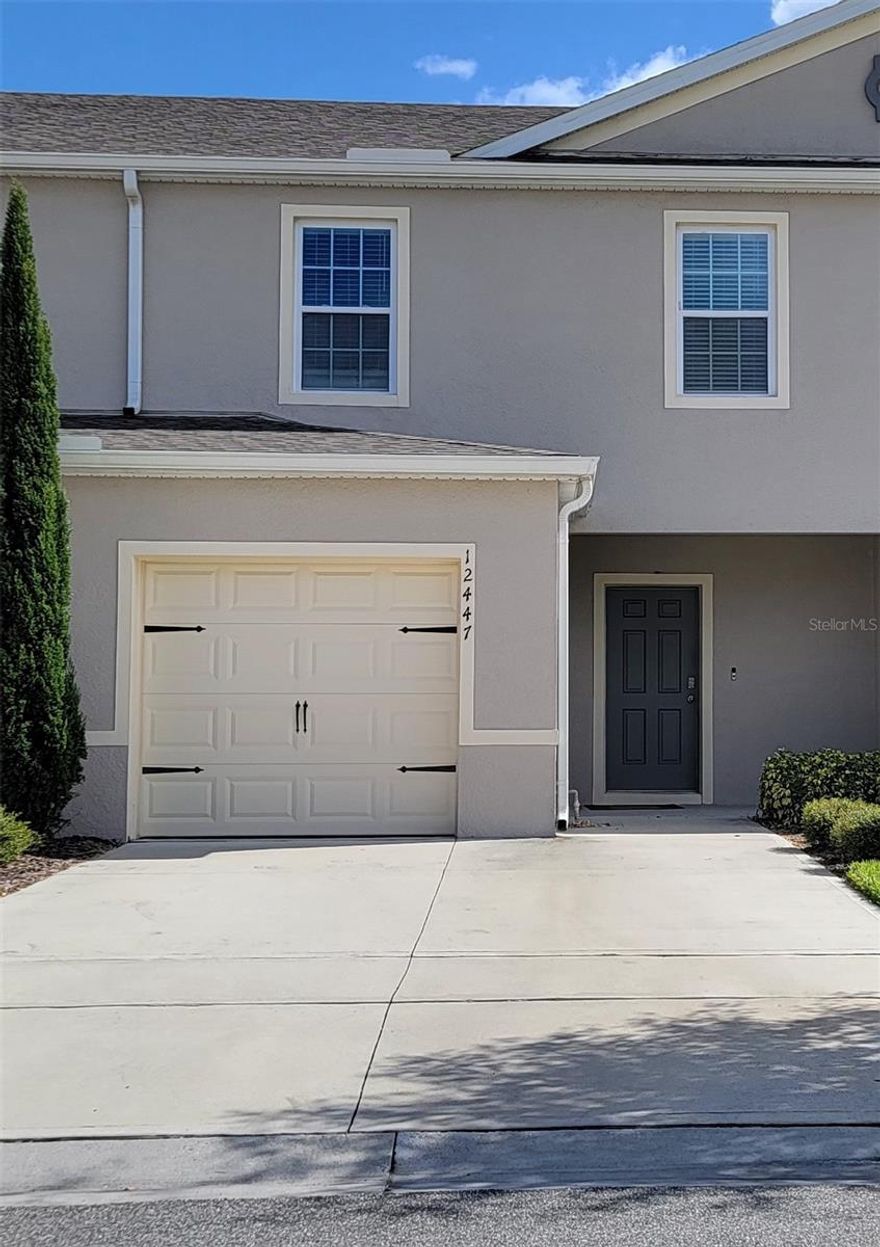 nice townhome close to schools, 15 minutes to Orlando Airport