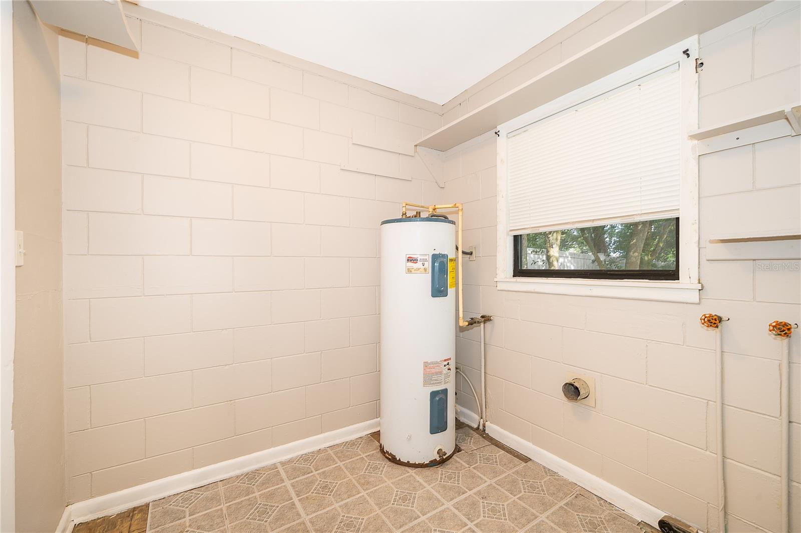 MEADOWBROOK ACRES - Residential