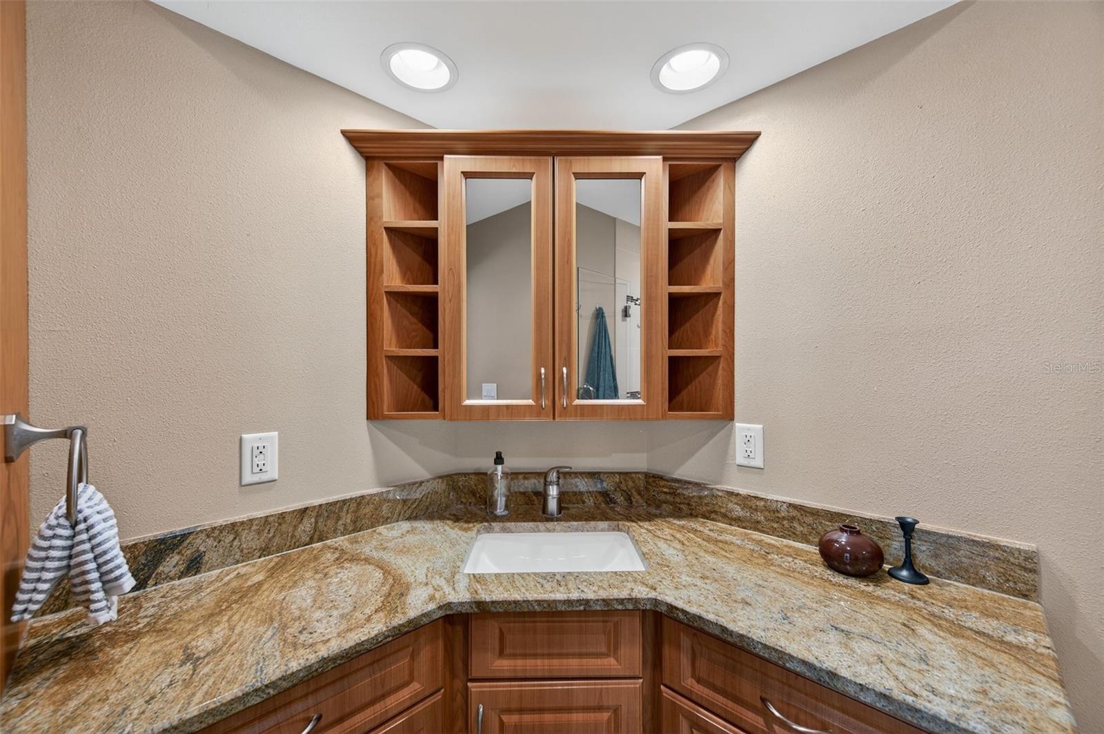 LINKS THE CONDO - Residential