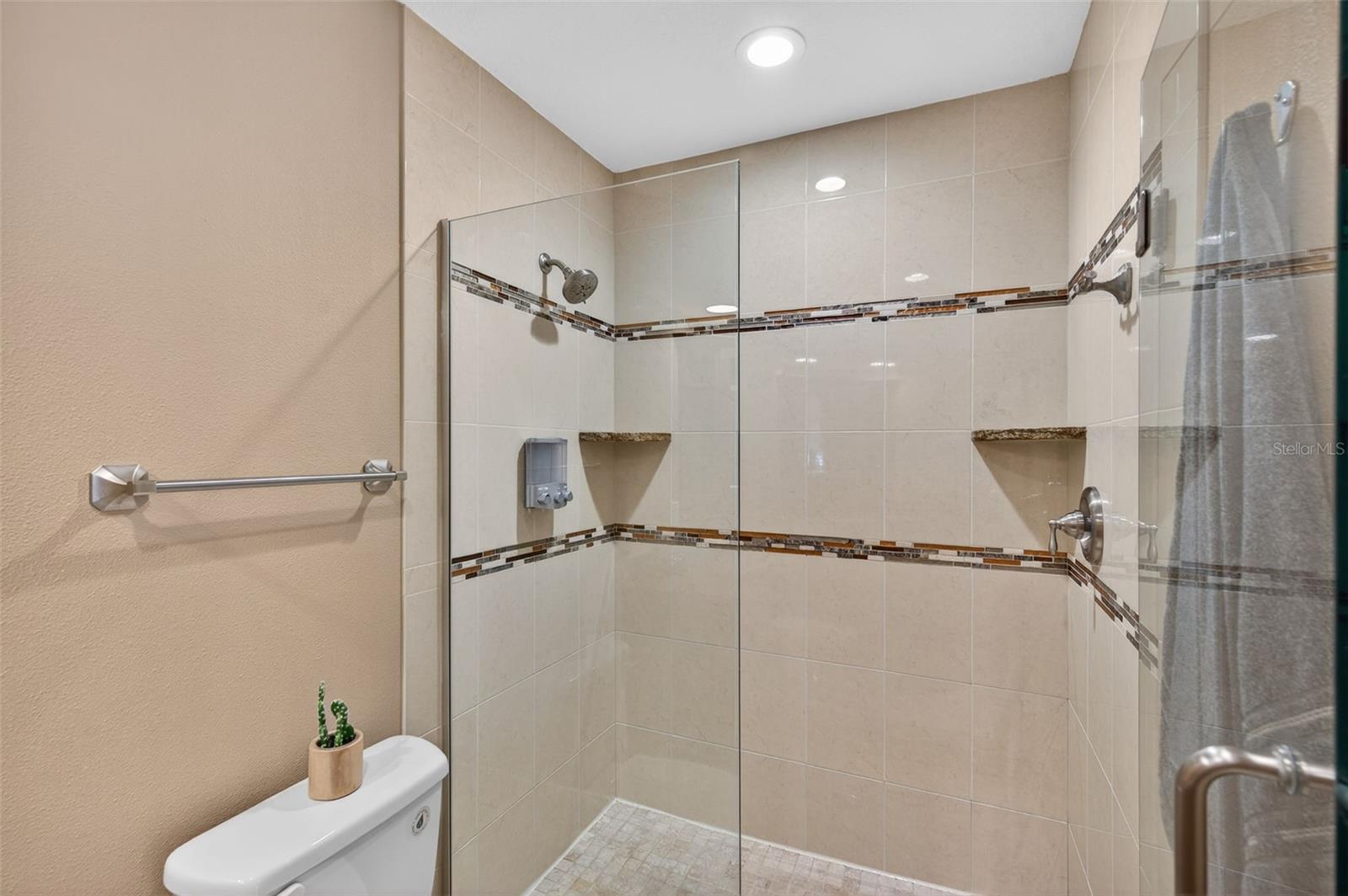 LINKS THE CONDO - Residential