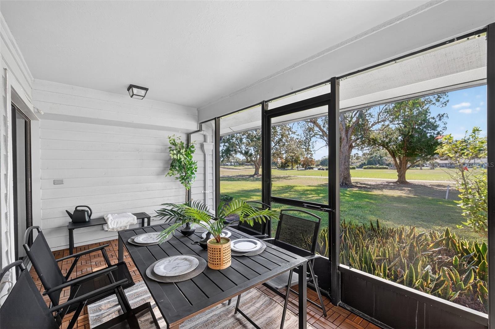 LINKS THE CONDO - Residential