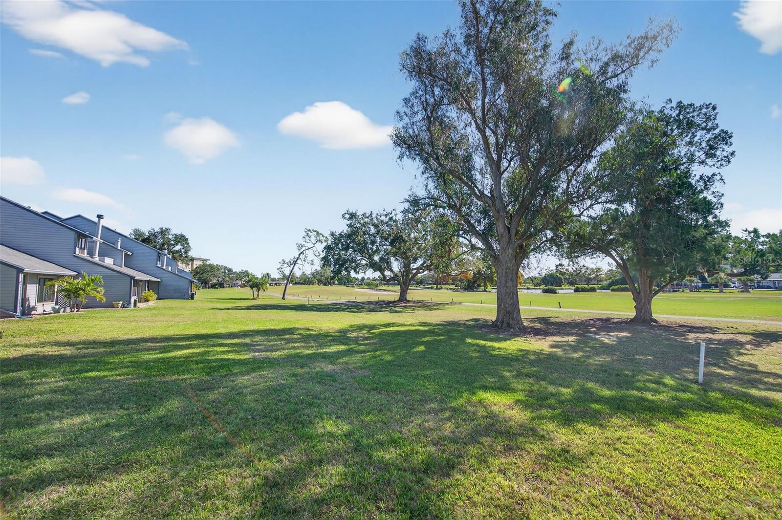 LINKS THE CONDO - Residential