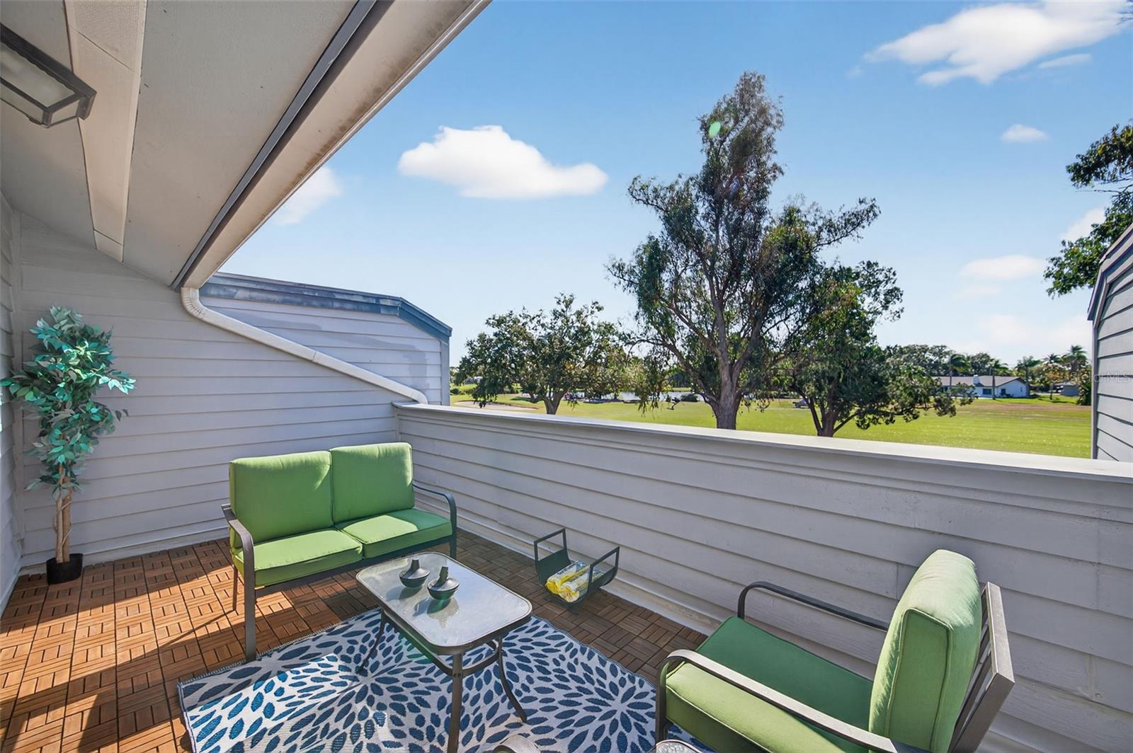 LINKS THE CONDO - Residential