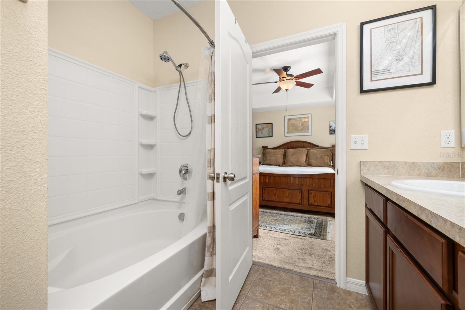 TUCKER OAKS - Residential