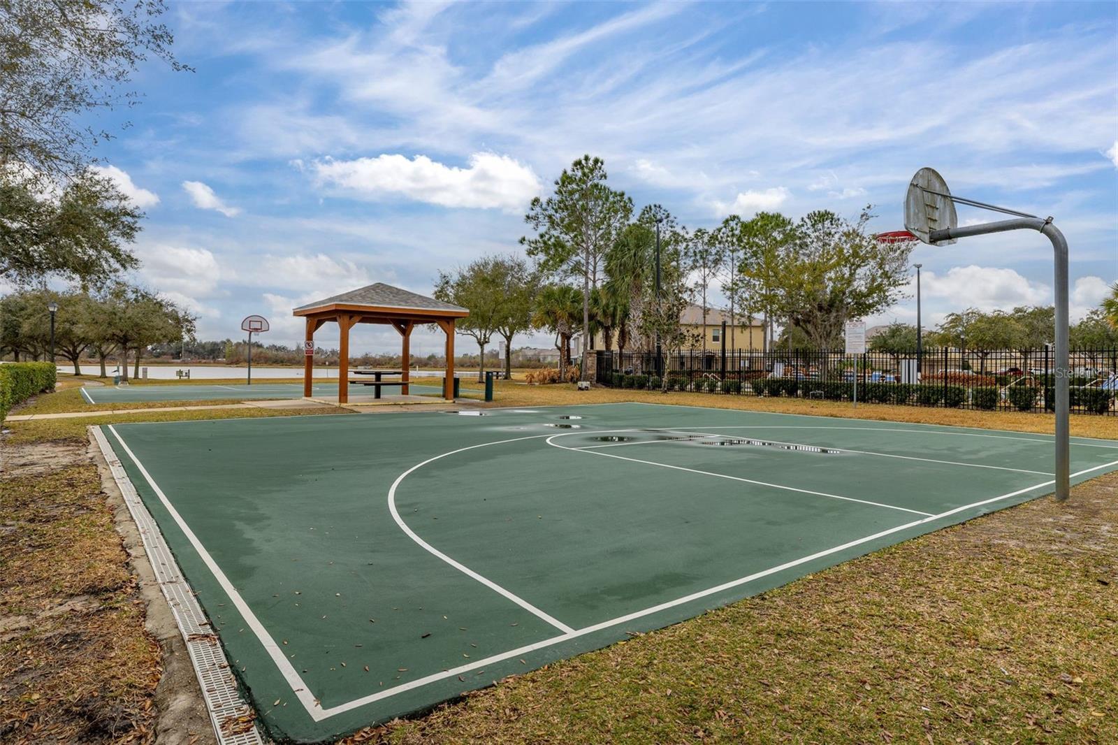 TUCKER OAKS - Residential