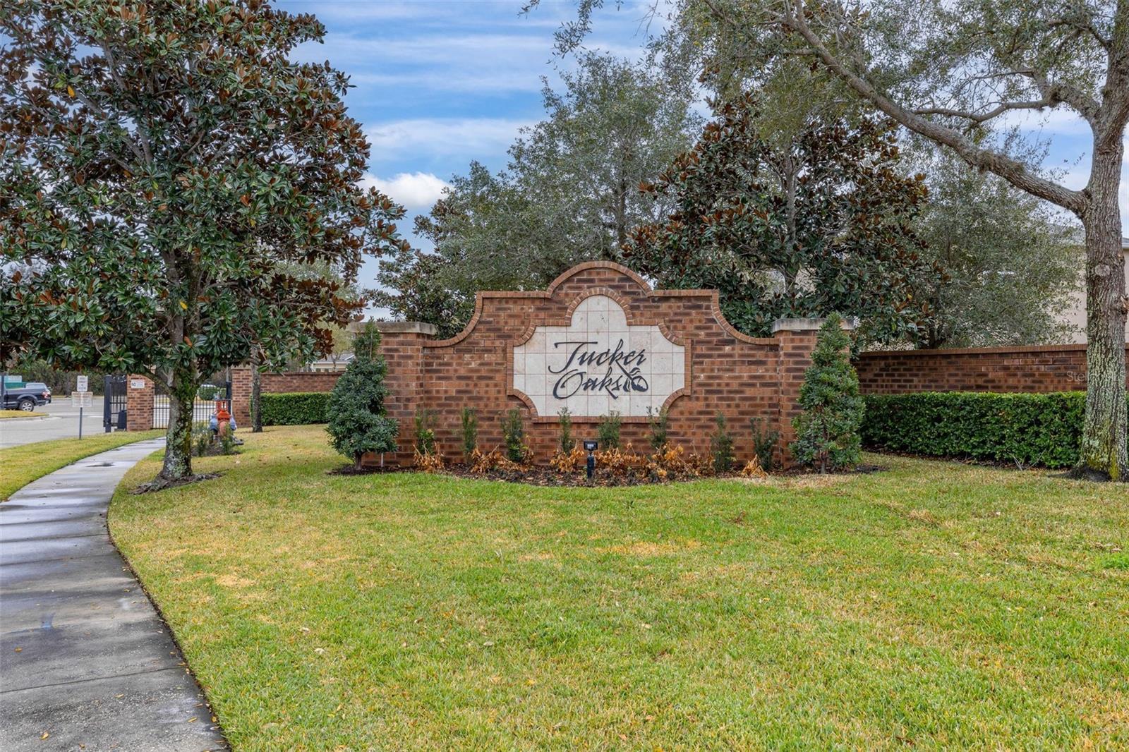 TUCKER OAKS - Residential