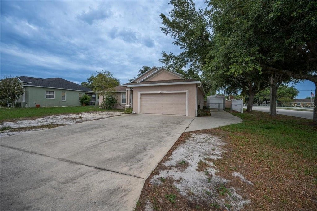 Photo of 4000 Oak Preserve Drive, Winter Haven, FL 33880 (MLS # L4962513)