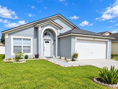 Photo of 952 Clear Creek Circle, Clermont, FL 34714 (MLS # O6448175)