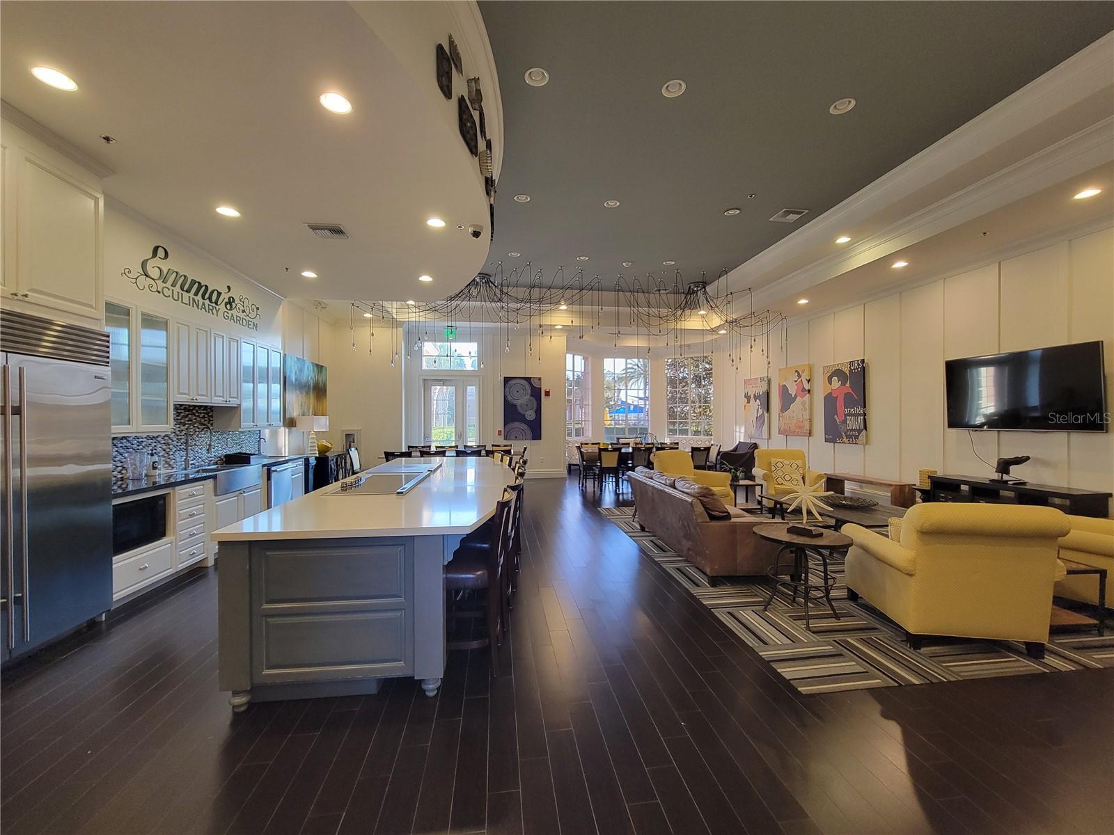 CASCADES OF GROVELAND/TRILOGY - Residential