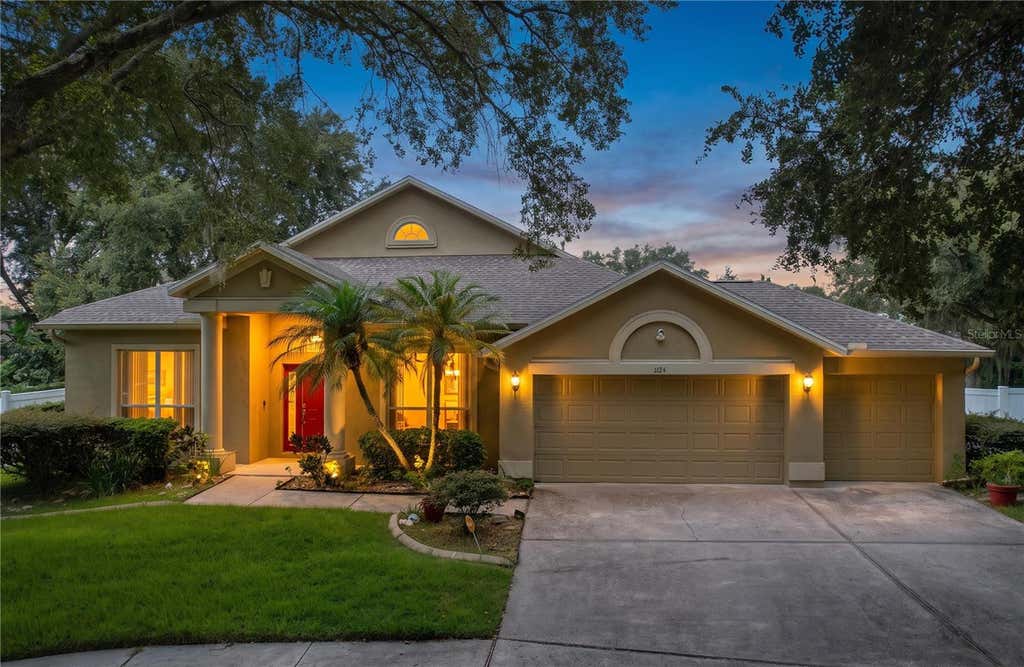 Photo of 1124 Split Silk Street, Valrico, FL 33594 (MLS # TB8537384)