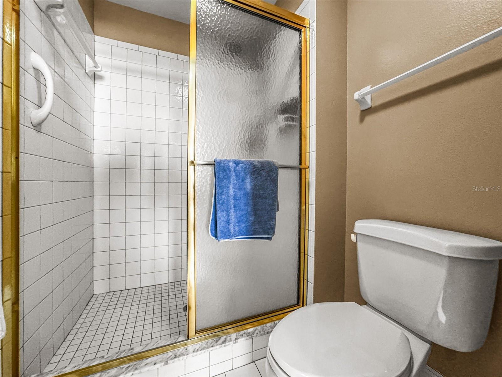 ISLAND PARK CONDO - Residential