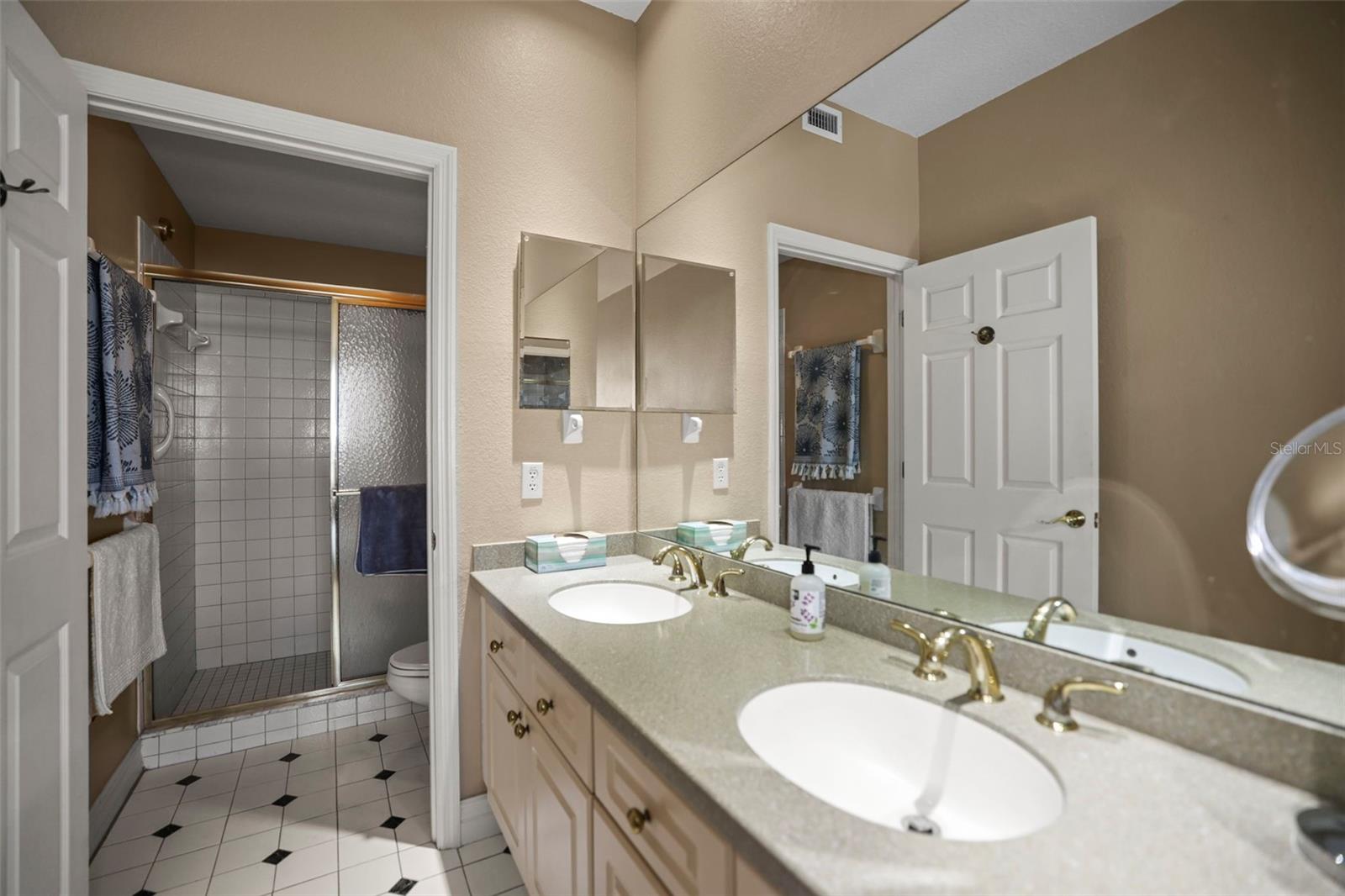 ISLAND PARK CONDO - Residential