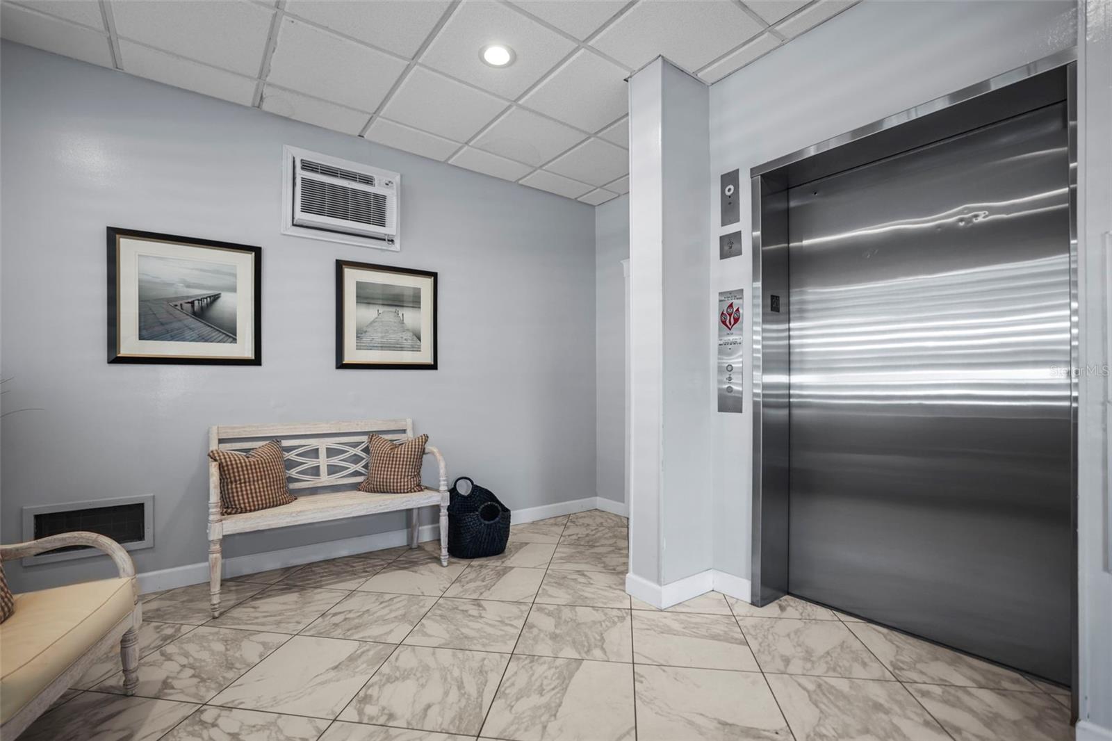 ISLAND PARK CONDO - Residential