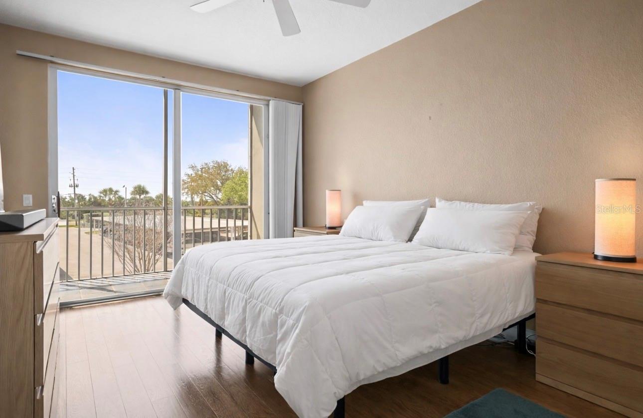 ISLAND PARK CONDO - Residential