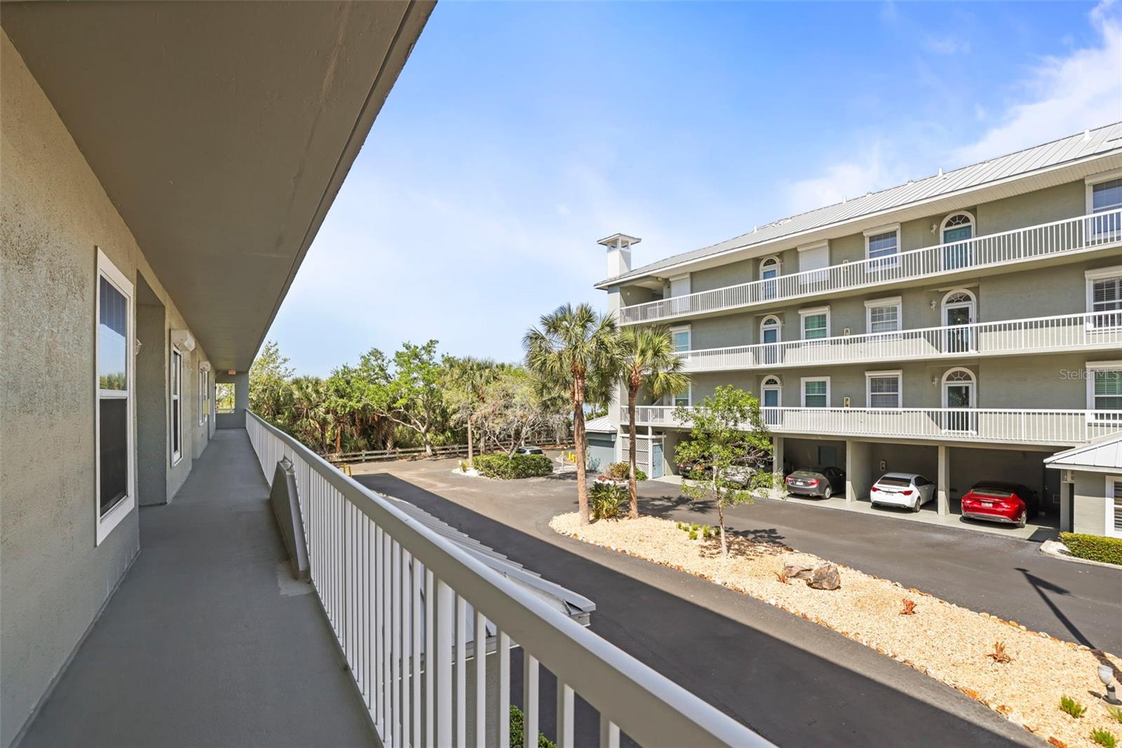 ISLAND PARK CONDO - Residential