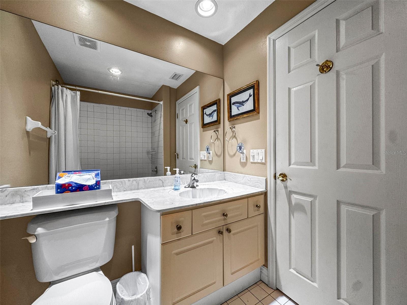 ISLAND PARK CONDO - Residential