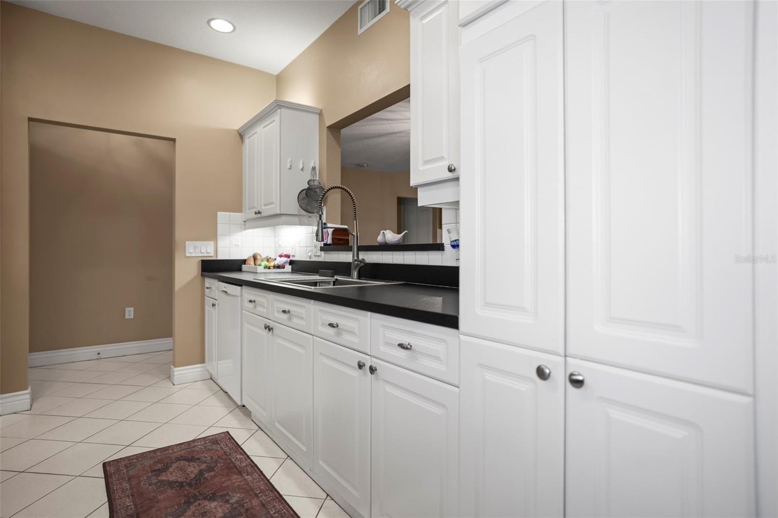 ISLAND PARK CONDO - Residential