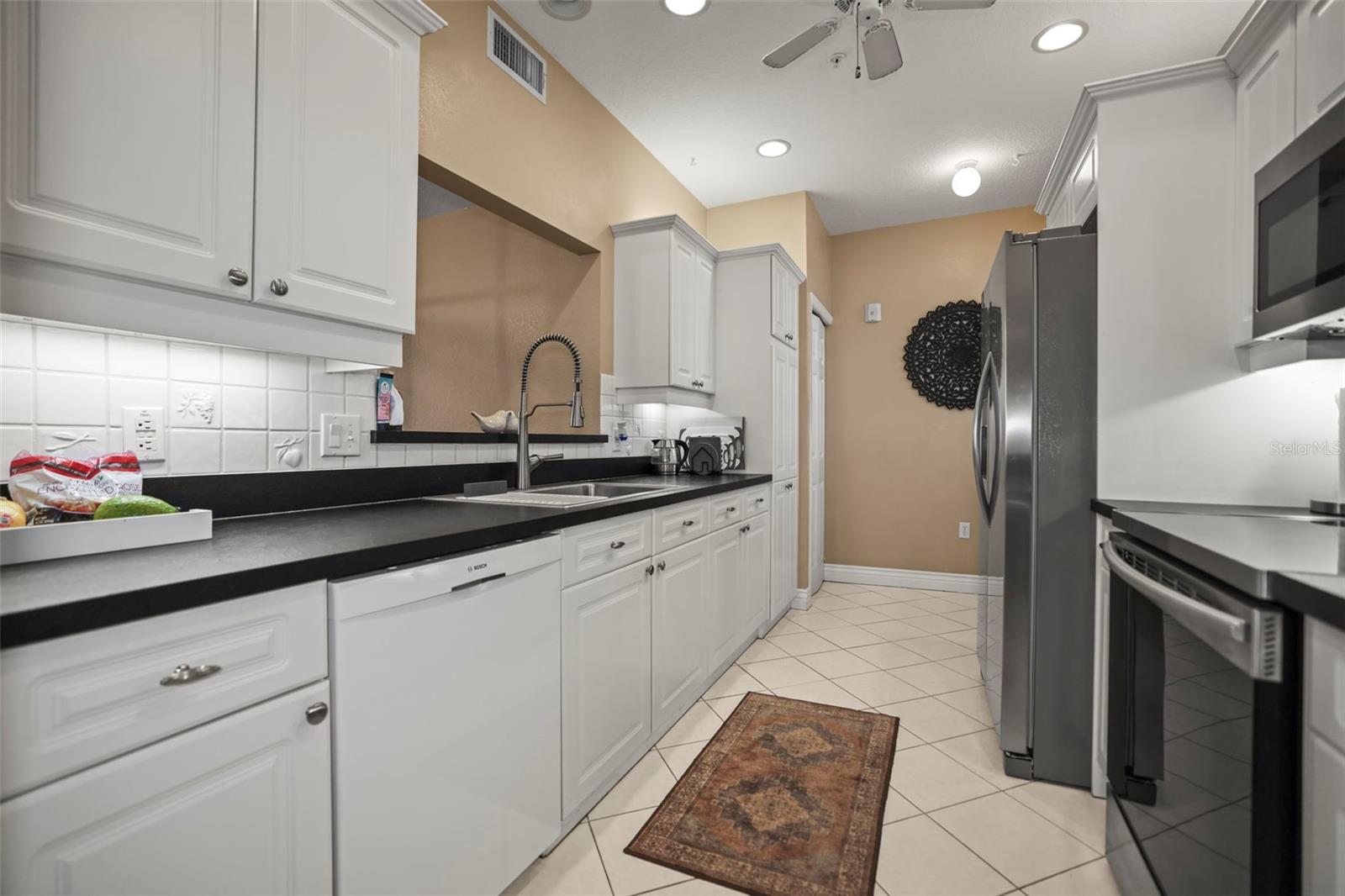 ISLAND PARK CONDO - Residential