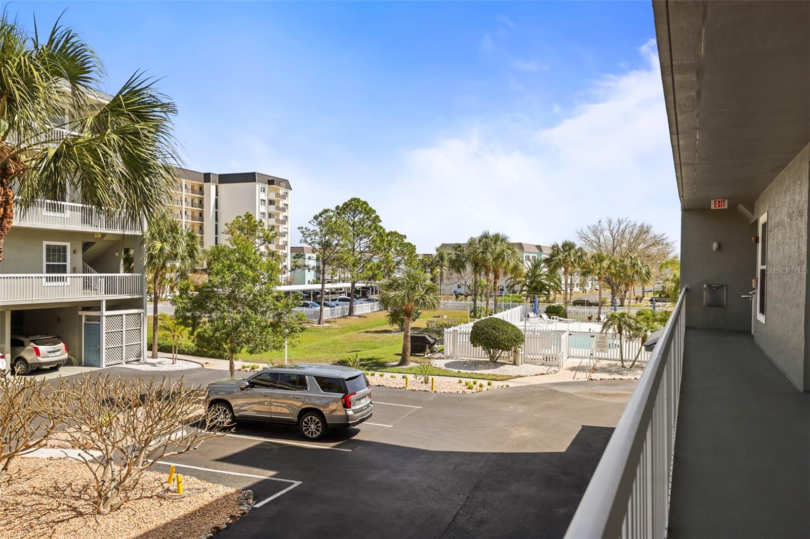 ISLAND PARK CONDO - Residential