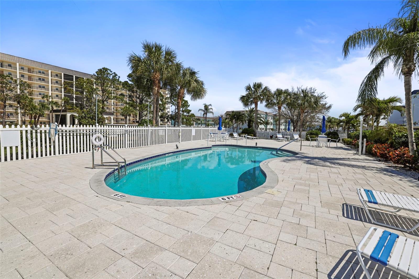 ISLAND PARK CONDO - Residential