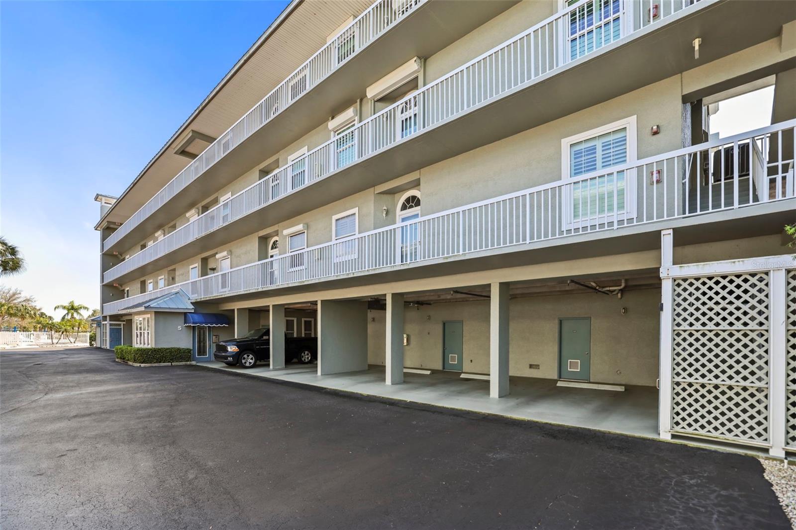 ISLAND PARK CONDO - Residential