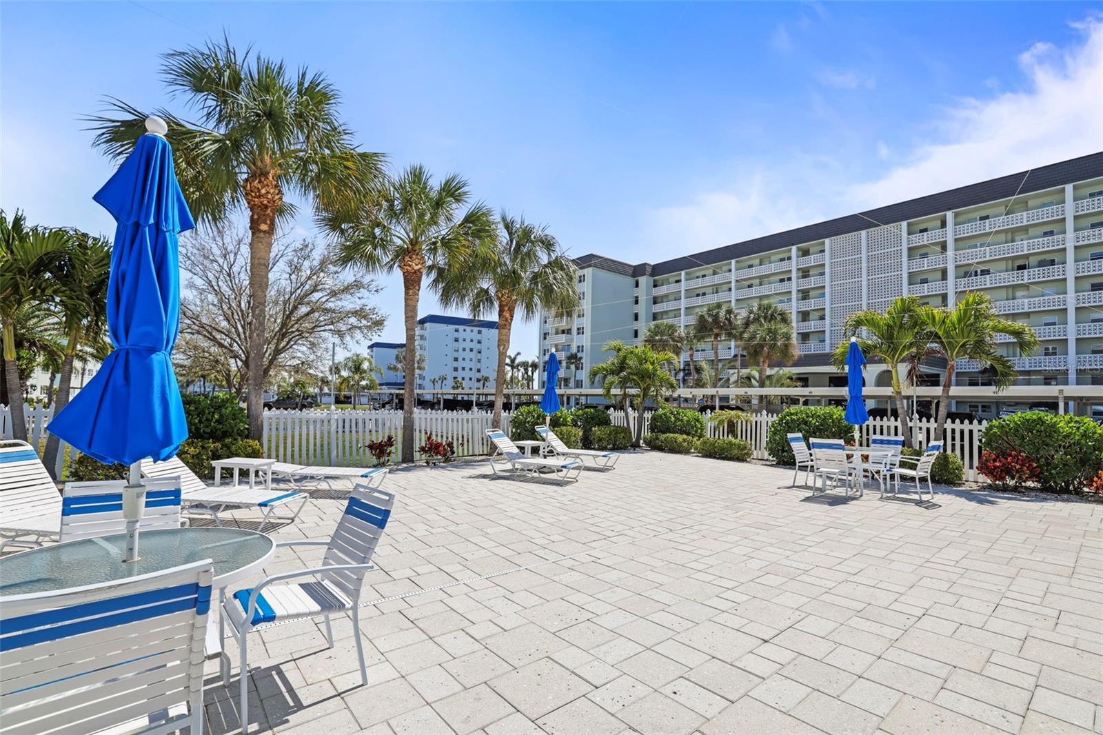 ISLAND PARK CONDO - Residential