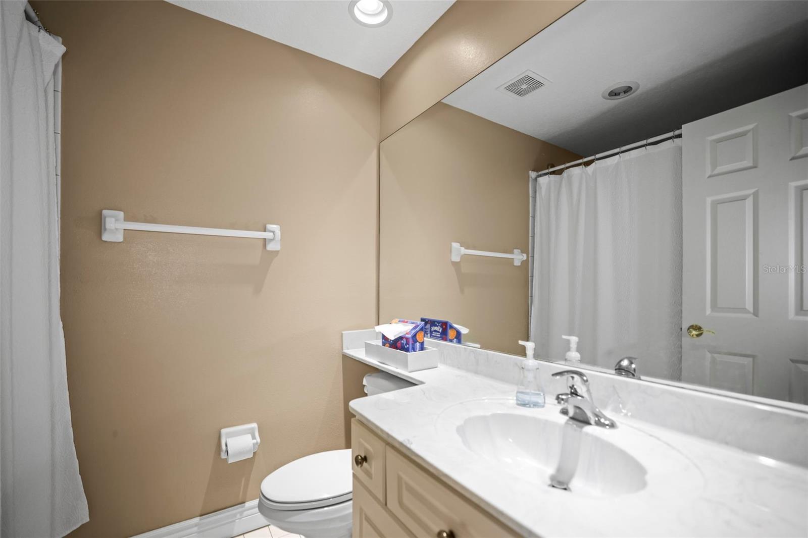 ISLAND PARK CONDO - Residential