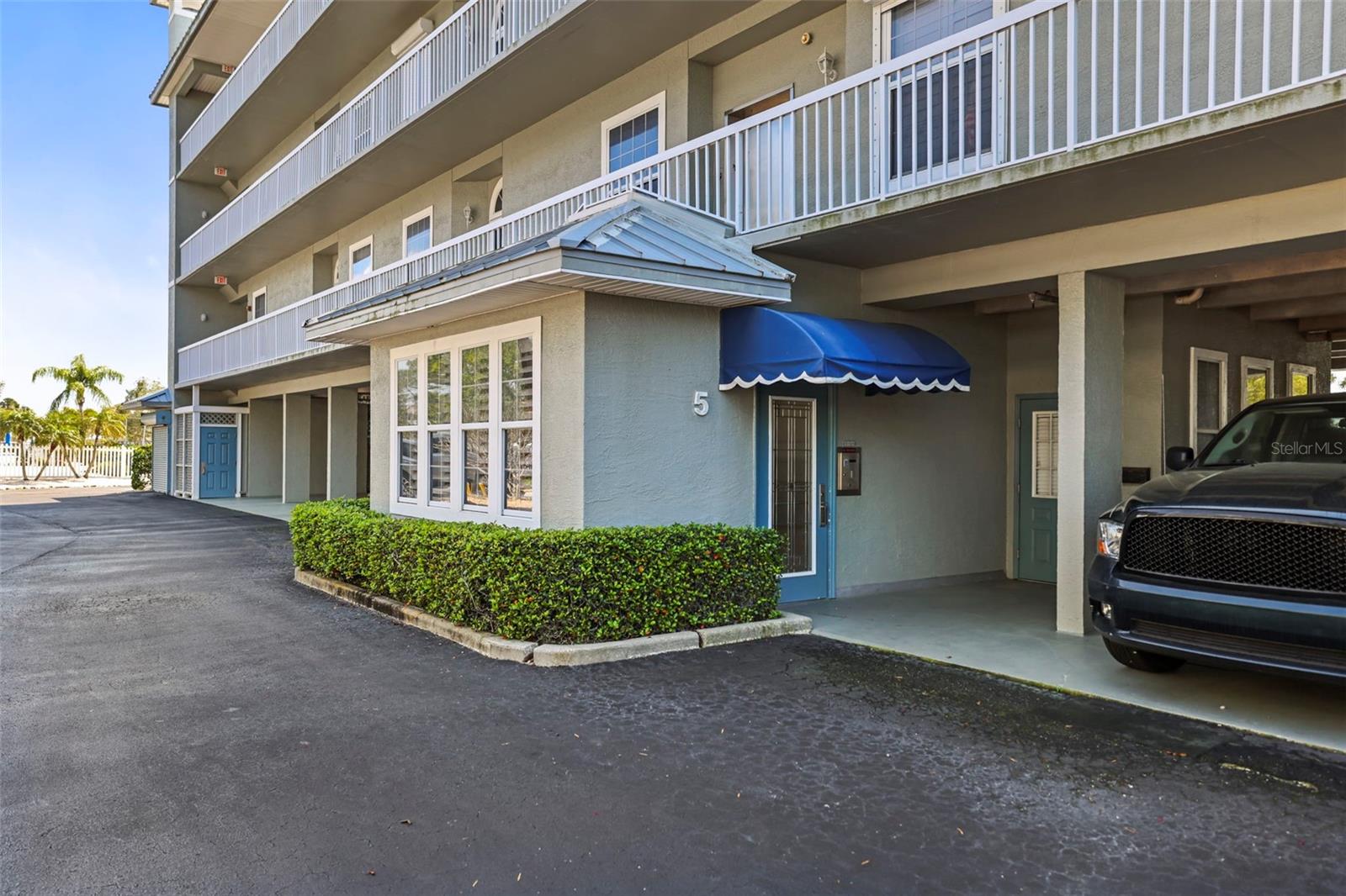 ISLAND PARK CONDO - Residential