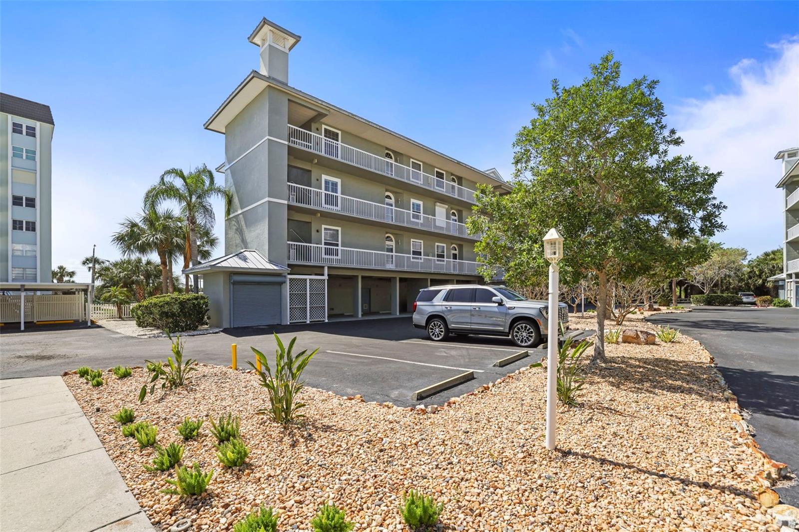 ISLAND PARK CONDO - Residential