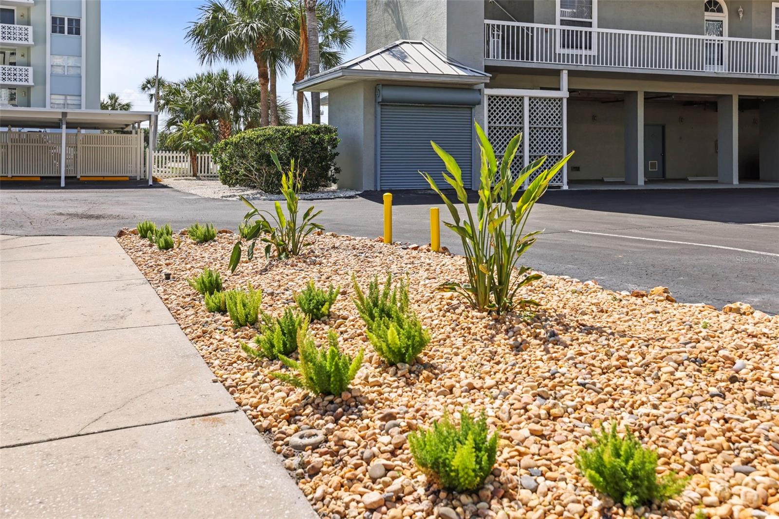 ISLAND PARK CONDO - Residential