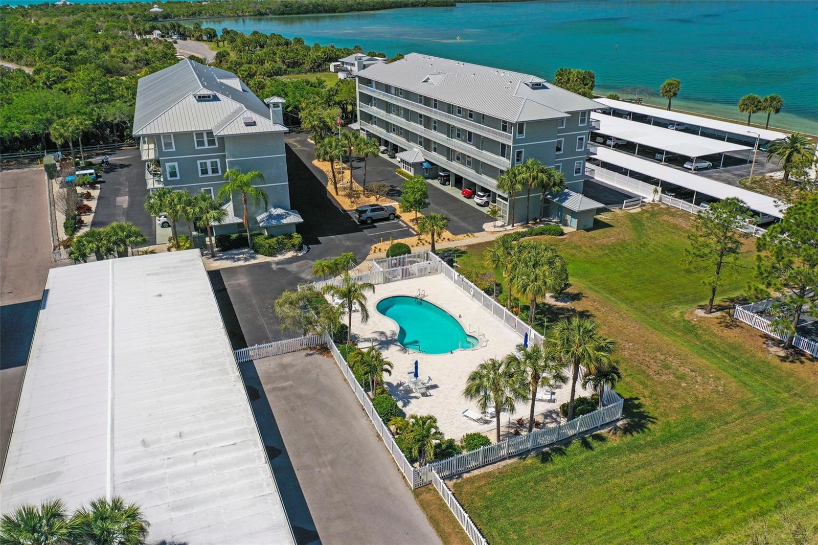 ISLAND PARK CONDO - Residential