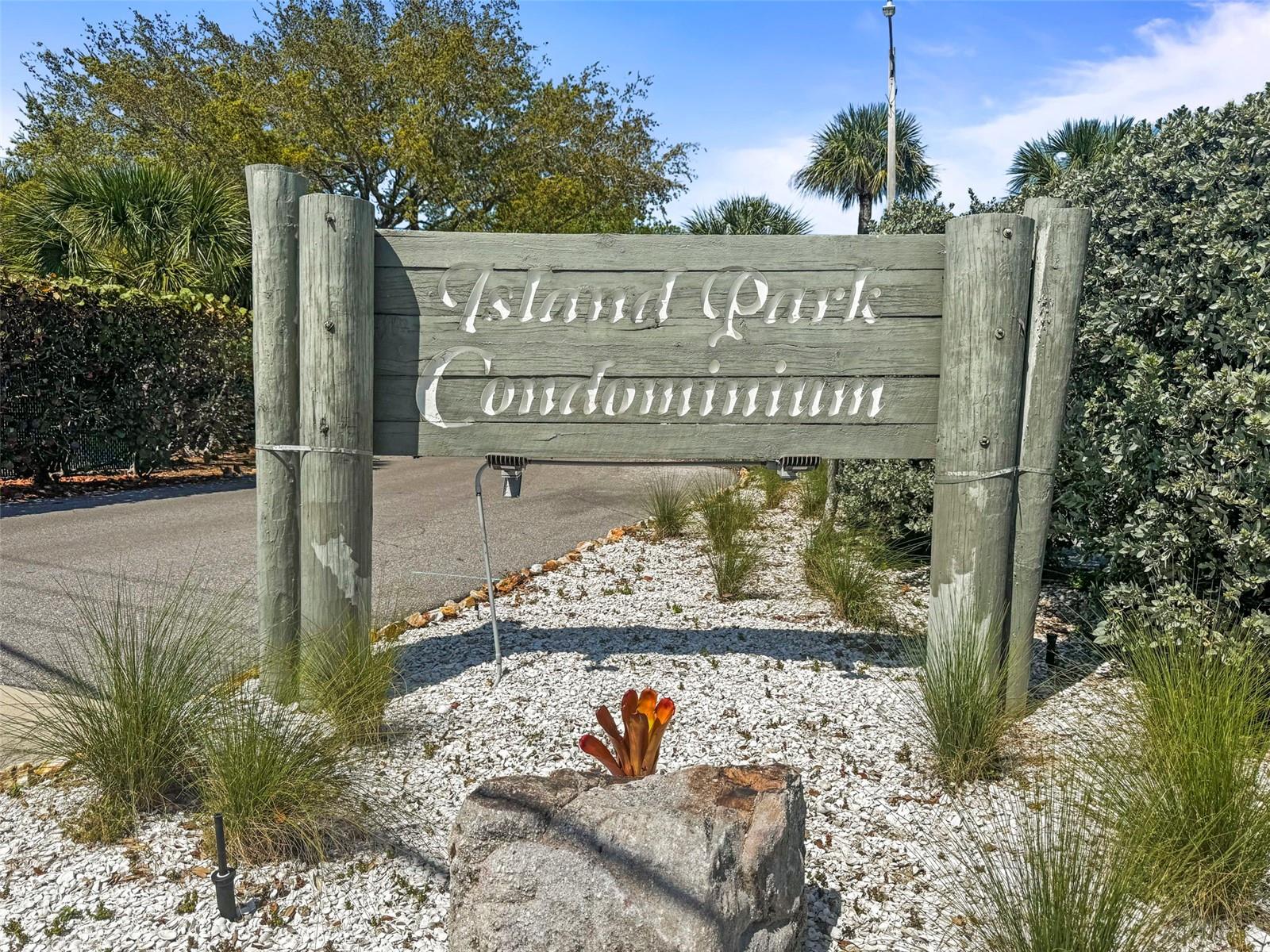 ISLAND PARK CONDO - Residential