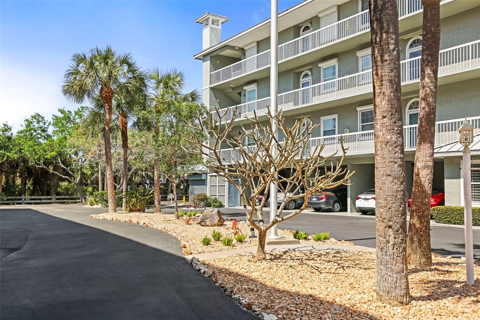 ISLAND PARK CONDO - Residential