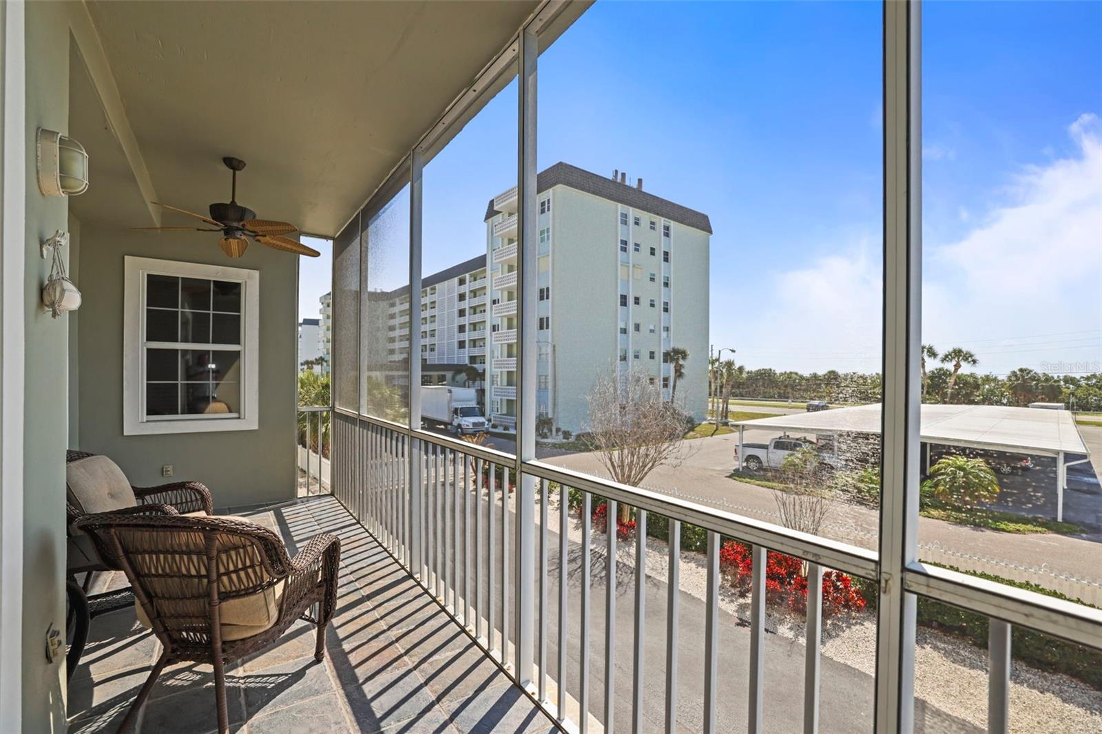 ISLAND PARK CONDO - Residential