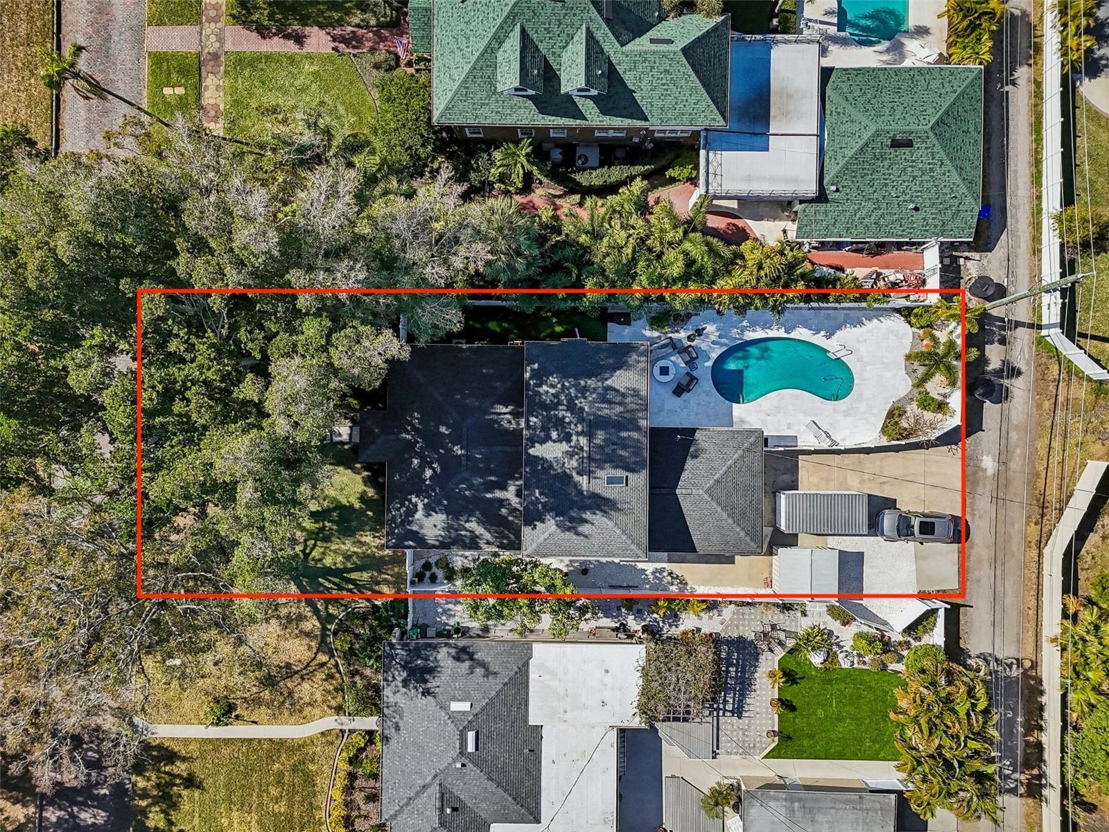 427 VILLAGRANDE AVENUE S