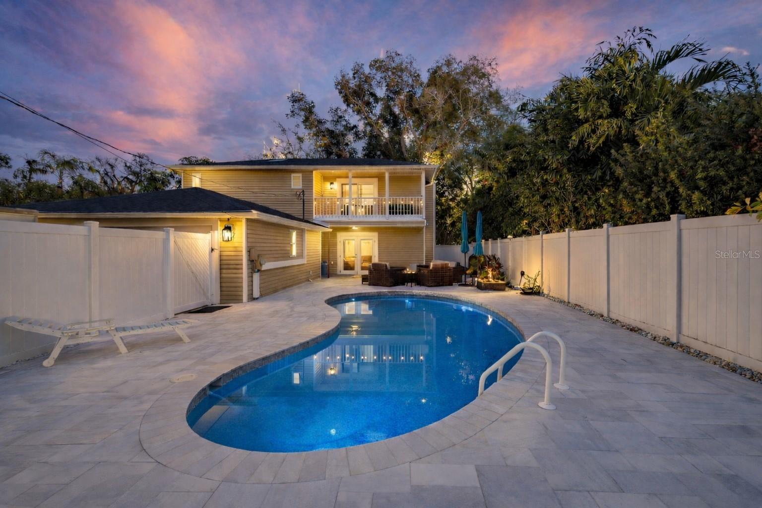 427 VILLAGRANDE AVENUE S