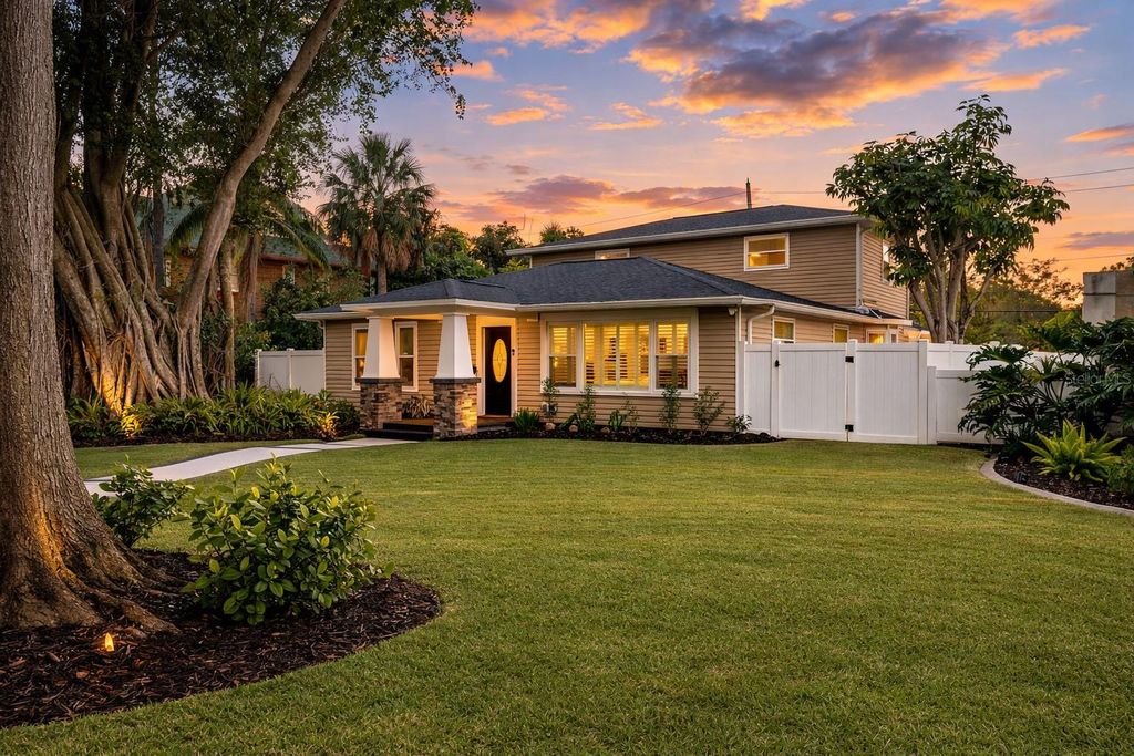 Photo of 427 Villagrande Avenue S, St Petersburg, FL 33707 (MLS # W7882709)