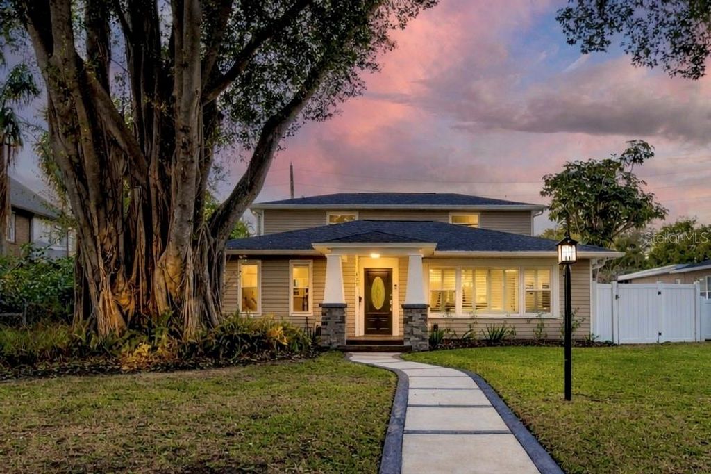 Photo of 427 Villagrande Avenue S, St Petersburg, FL 33707 (MLS # W7882709)