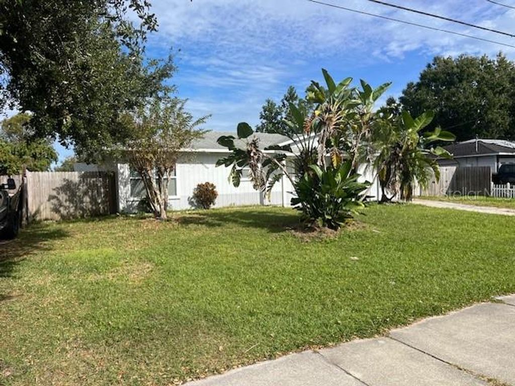 Photo of 18 17th Street, Saint Cloud, FL 34769 (MLS # O6367790)