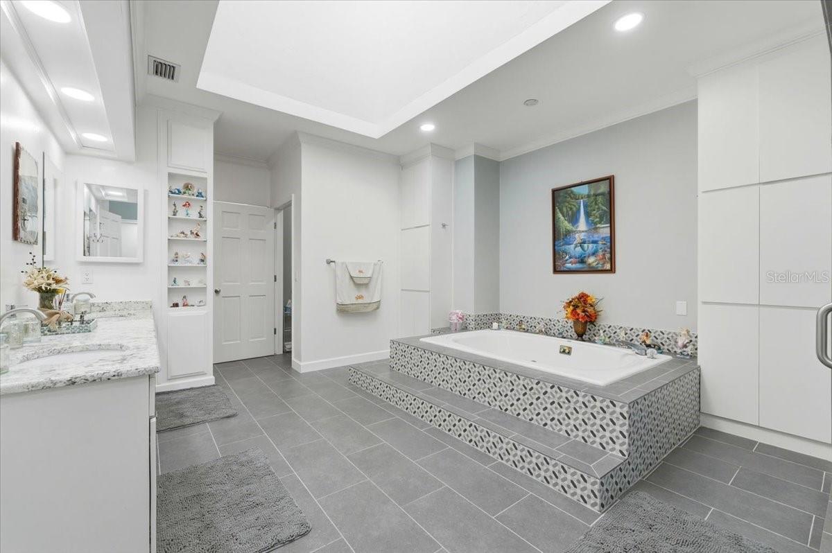 ARROWHEAD LAKE - Residential