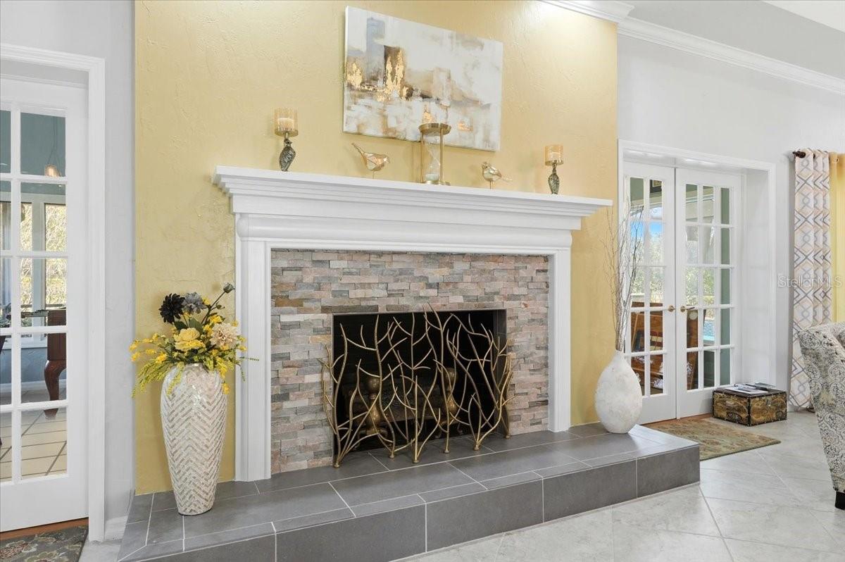 ARROWHEAD LAKE - Residential