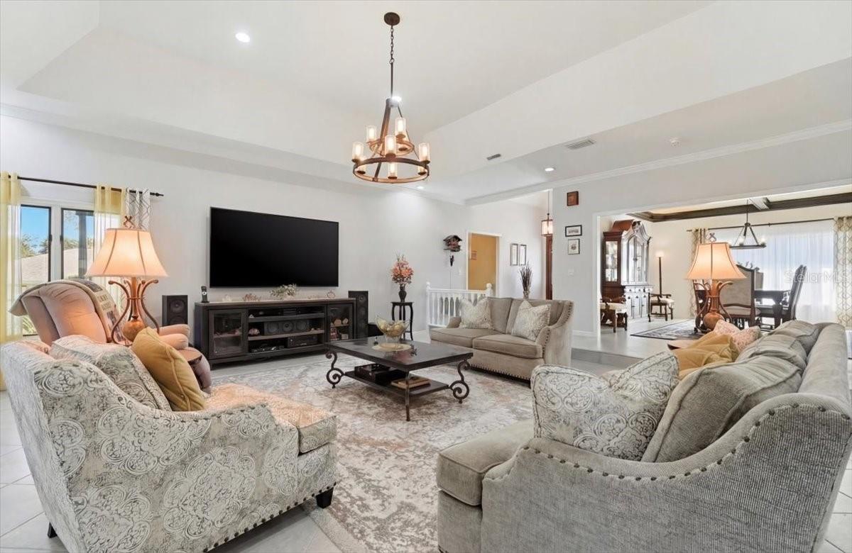 ARROWHEAD LAKE - Residential