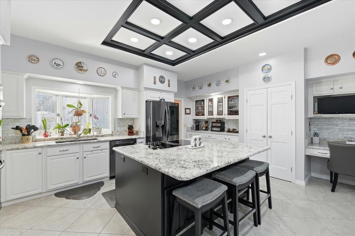 ARROWHEAD LAKE - Residential