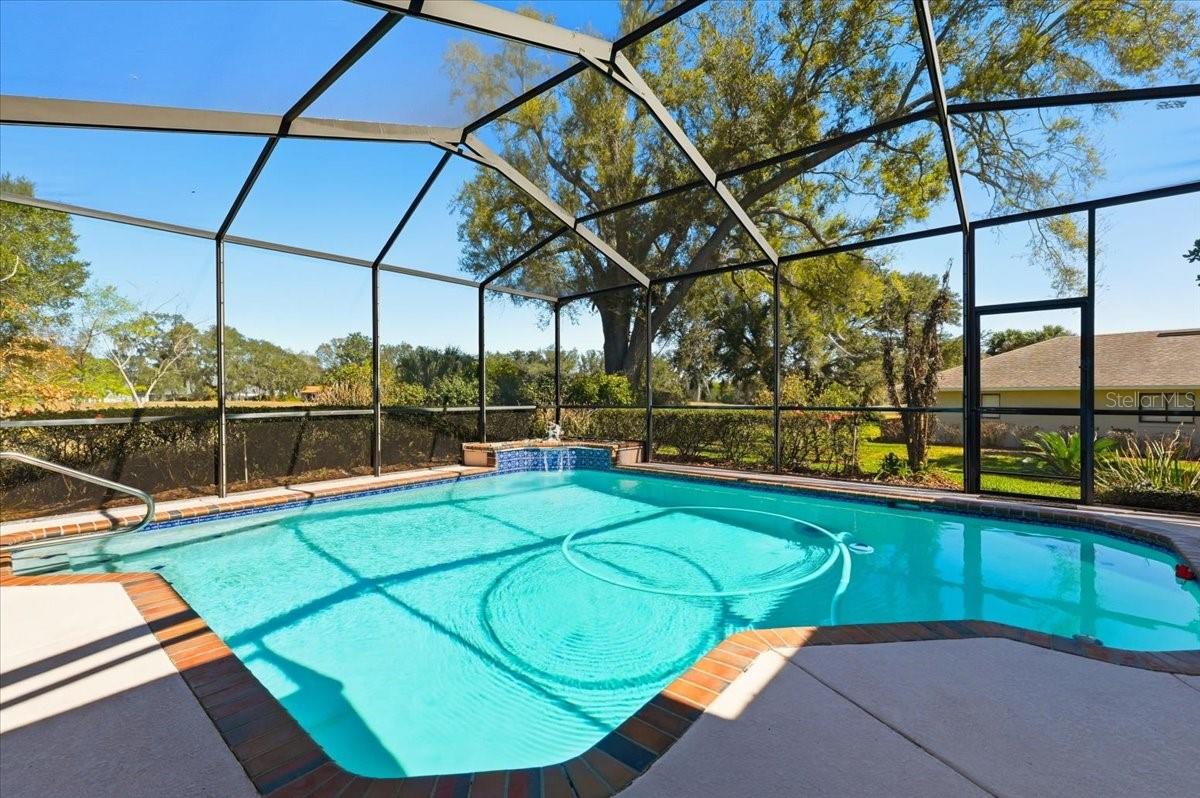 ARROWHEAD LAKE - Residential