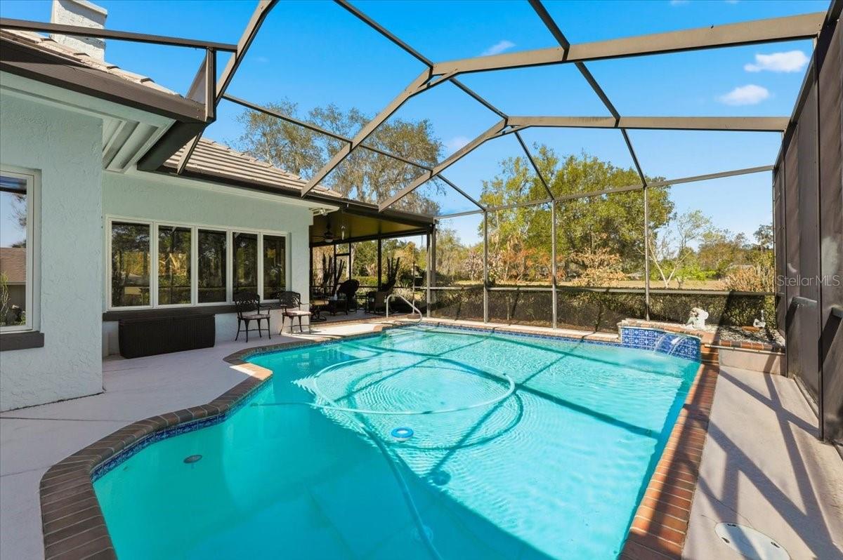 ARROWHEAD LAKE - Residential