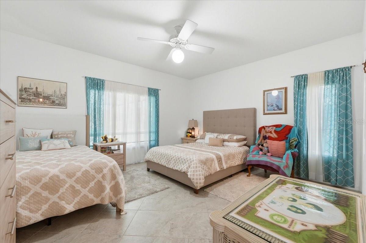 ARROWHEAD LAKE - Residential