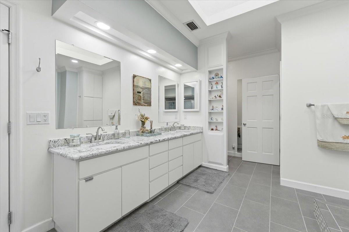 ARROWHEAD LAKE - Residential