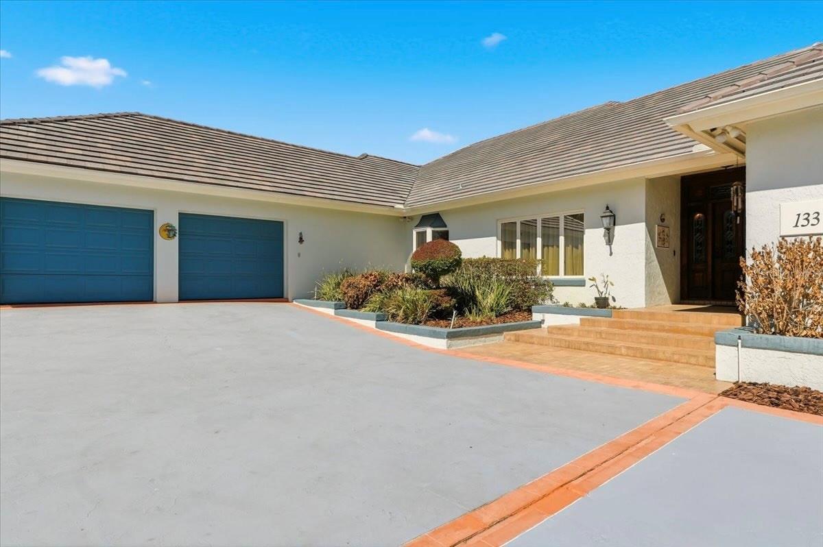 ARROWHEAD LAKE - Residential