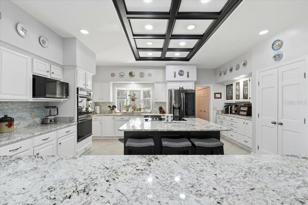 ARROWHEAD LAKE - Residential