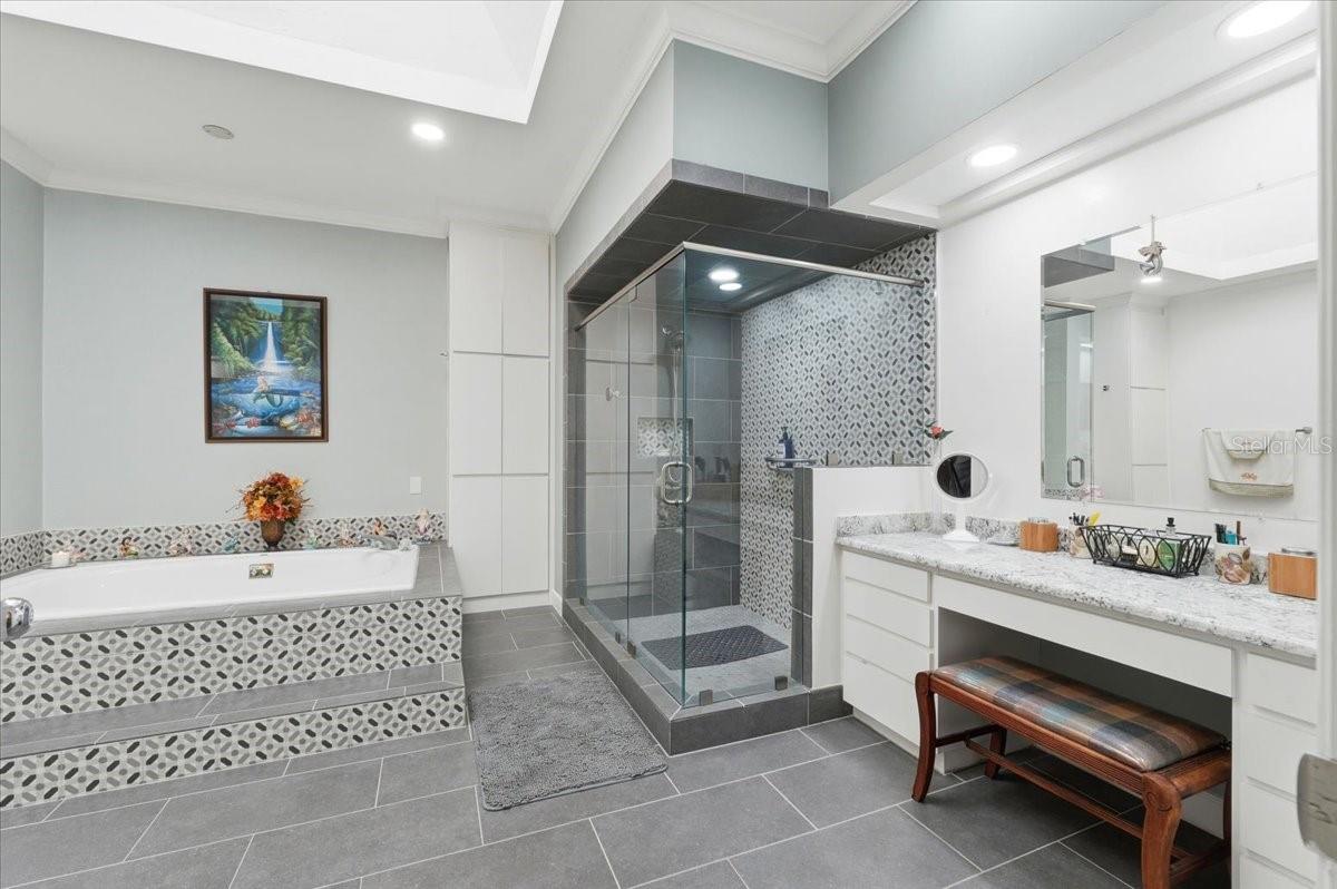 ARROWHEAD LAKE - Residential